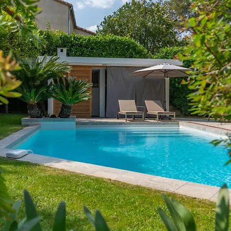 Ferienhaus With Lush Garden In