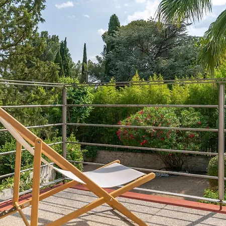 Holiday home With Lush Garden In